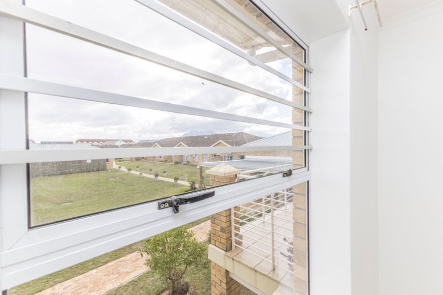 2 Bedroom Property for Sale in Whispering Pines Western Cape